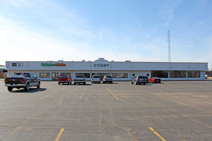 8001 N University St, Peoria, IL for lease - Building Photo - Image 1 of 16