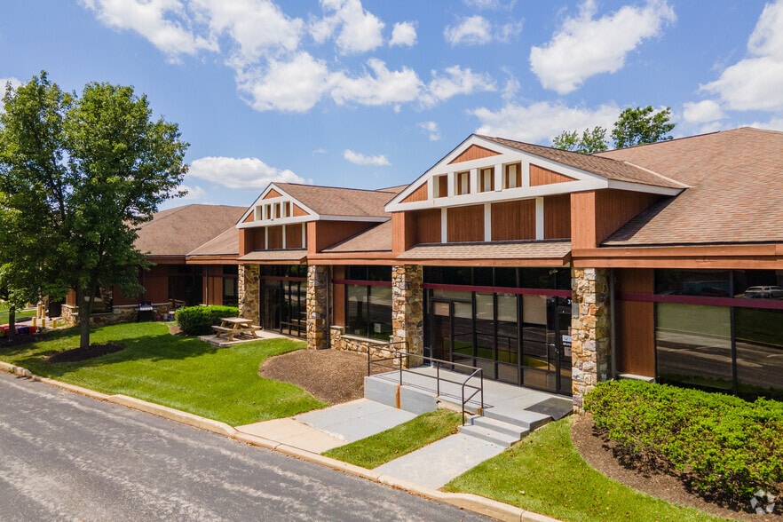 180 Sheree Blvd, Exton, PA for lease - Building Photo - Image 2 of 6