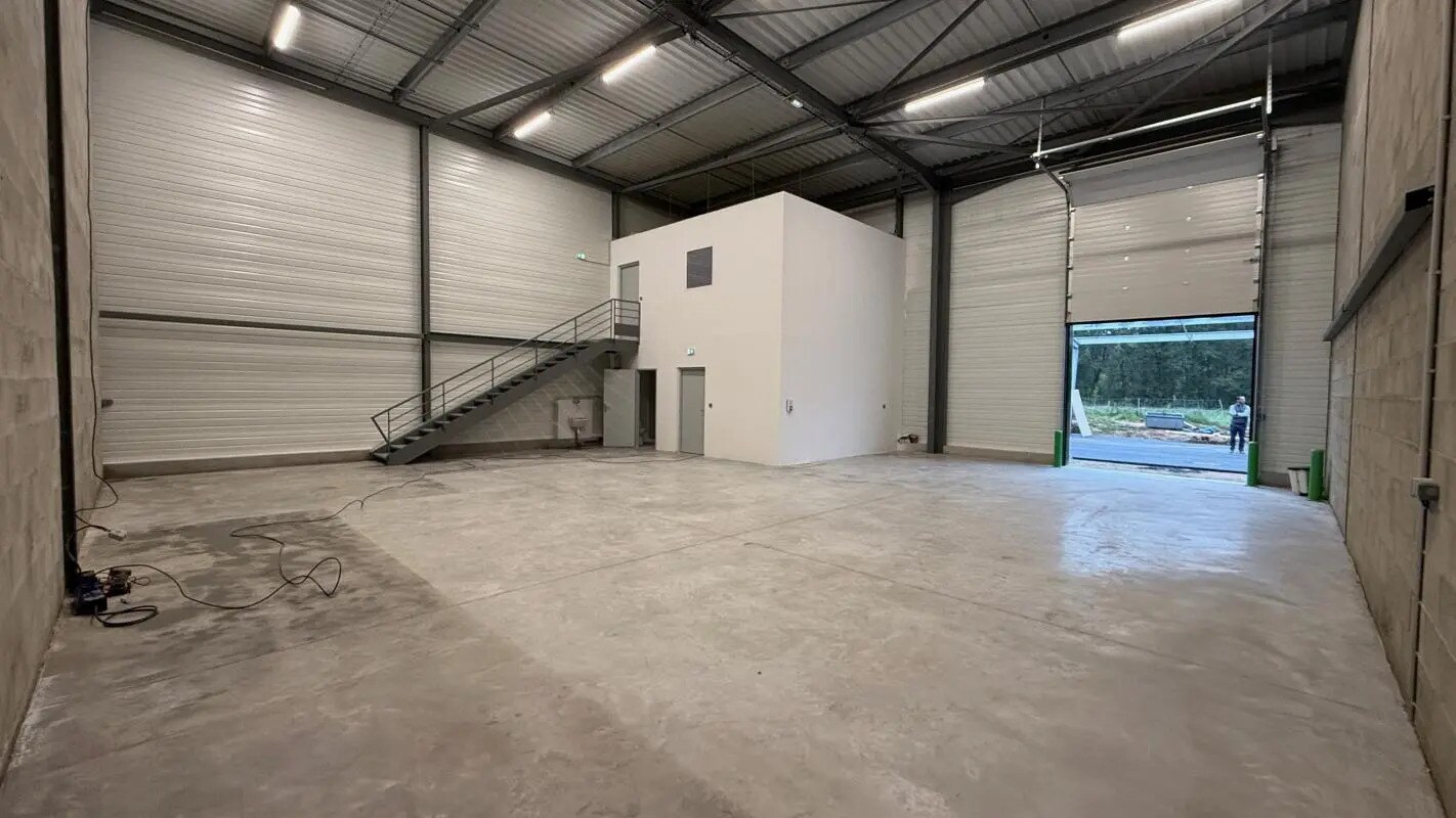Industrial in Chambray-lès-Tours for lease Building Photo- Image 1 of 11