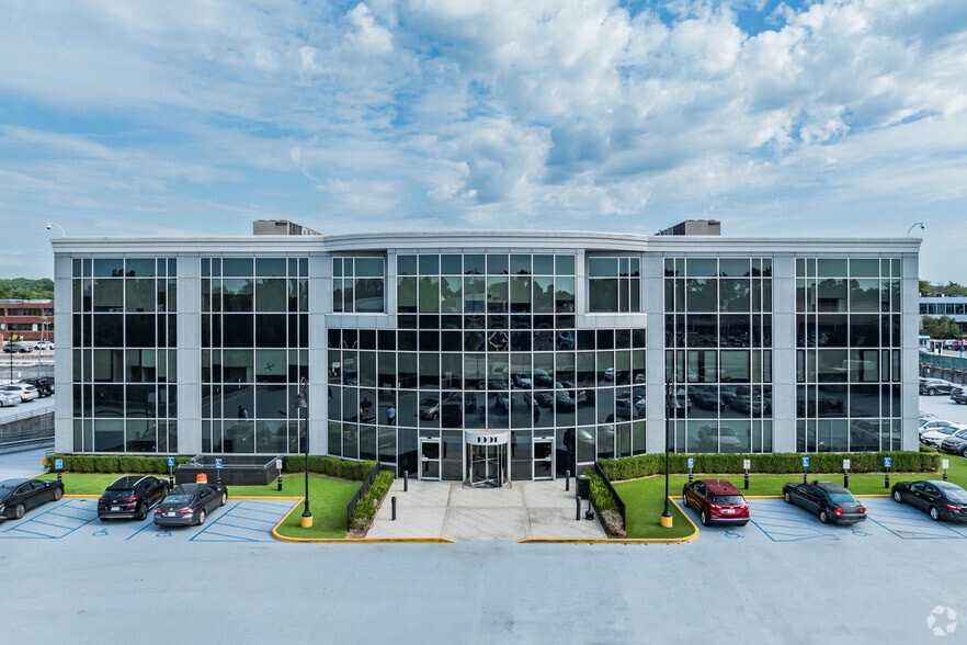 1991 Marcus Ave, New Hyde Park, NY for lease - Building Photo - Image 2 of 10