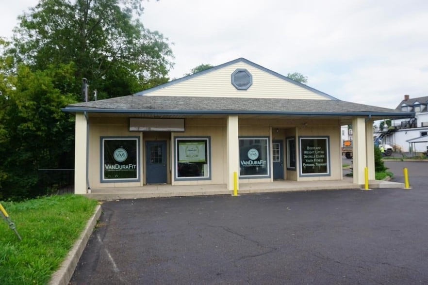 15 W Butler Ave, Chalfont, PA for sale - Building Photo - Image 1 of 1