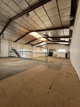 Flex in Saint-Priest for lease Interior Photo- Image 1 of 2