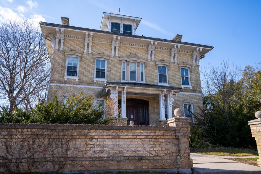 53 Mcclary Av, London, ON for sale - Primary Photo - Image 1 of 1