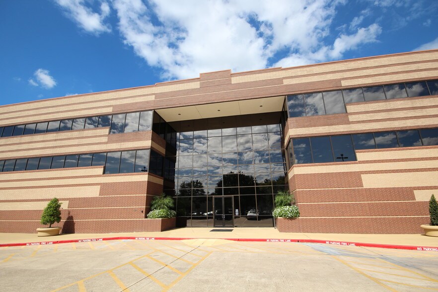 12808 W Airport Blvd, Sugar Land, TX for lease - Reflective Glass - Image 1 of 11