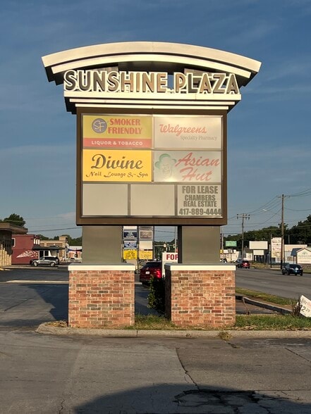 1500 E Sunshine St, Springfield, MO for sale - Building Photo - Image 2 of 3