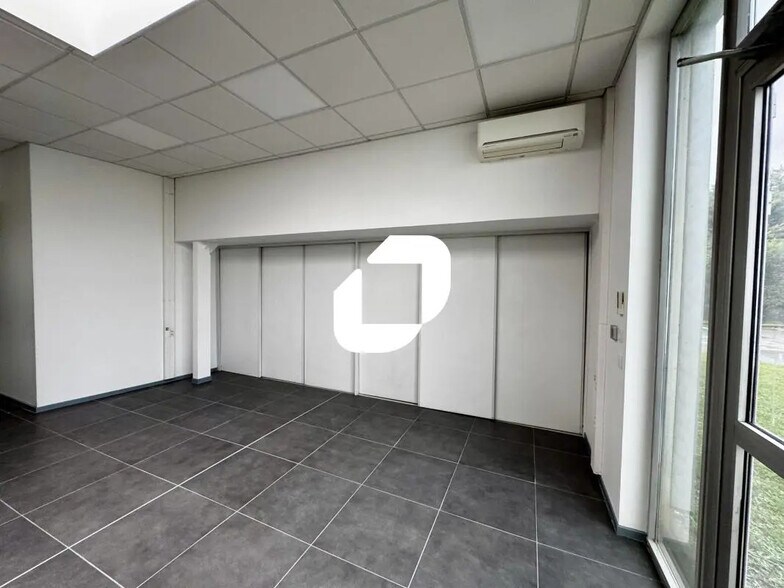 5 Avenue Victor Hugo, Échirolles for lease - Interior Photo - Image 3 of 10