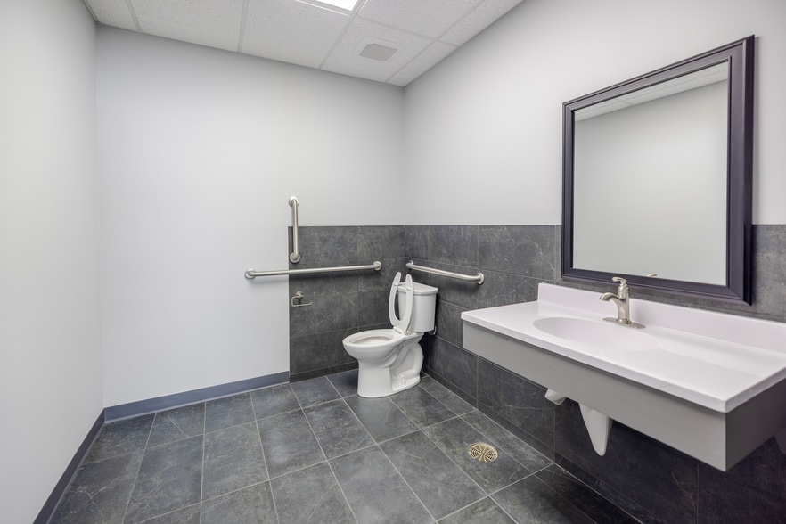 21034 Chippendale Ave W, Farmington, MN for sale - Interior Photo - Image 2 of 26