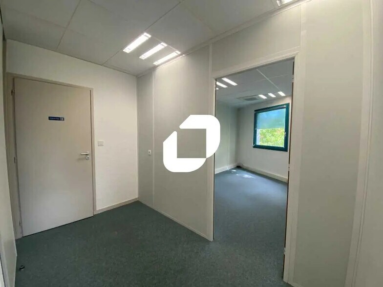 47 Rue Benoit Bennier, Charbonnières-les-Bains for lease - Building Photo - Image 2 of 20