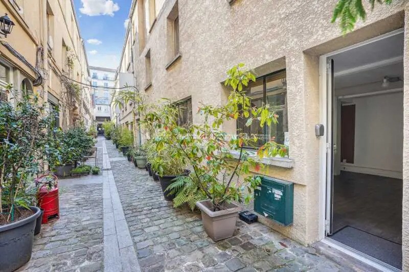 43 Rue De La Roquette, Paris for sale - Building Photo - Image 2 of 9