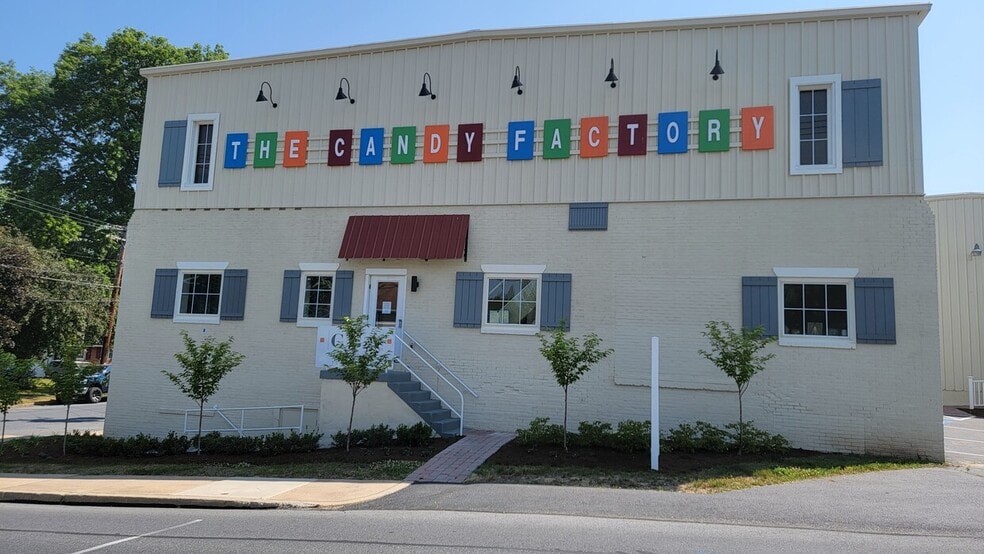 31 N Spruce St, Elizabethtown, PA for lease - Building Photo - Image 1 of 14