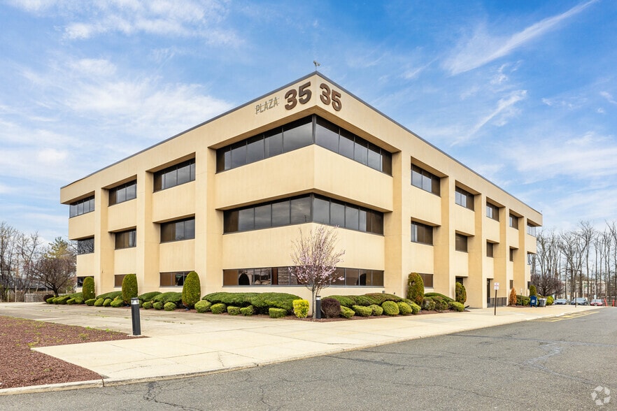 1030 Saint Georges Ave, Avenel, NJ for lease - Building Photo - Image 1 of 17
