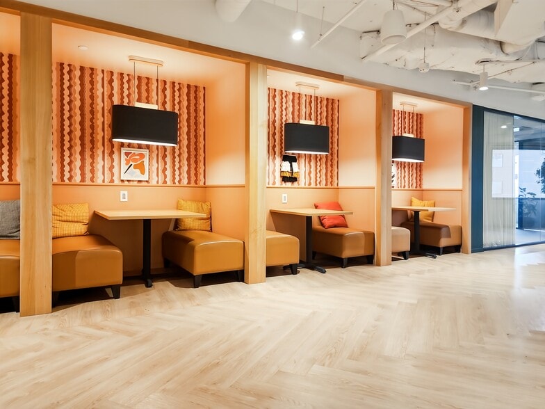 2451 Crystal Dr, Arlington, VA for lease - Interior Photo - Image 3 of 15