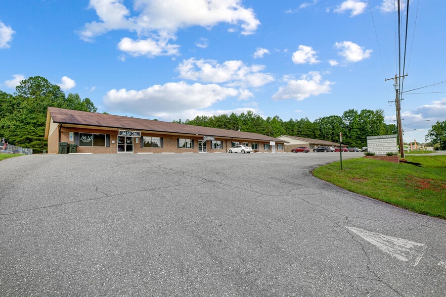 524-528 NC 27 Hwy S, Stanley, NC for lease - Building Photo - Image 2 of 9