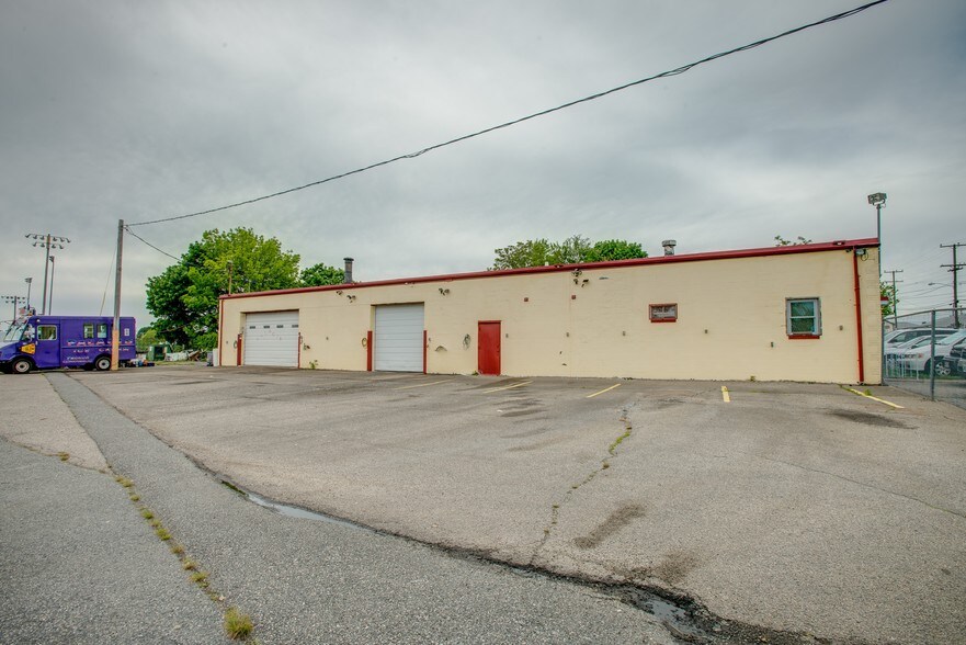 55 Bacon St, Pawtucket, RI for sale - Building Photo - Image 1 of 1