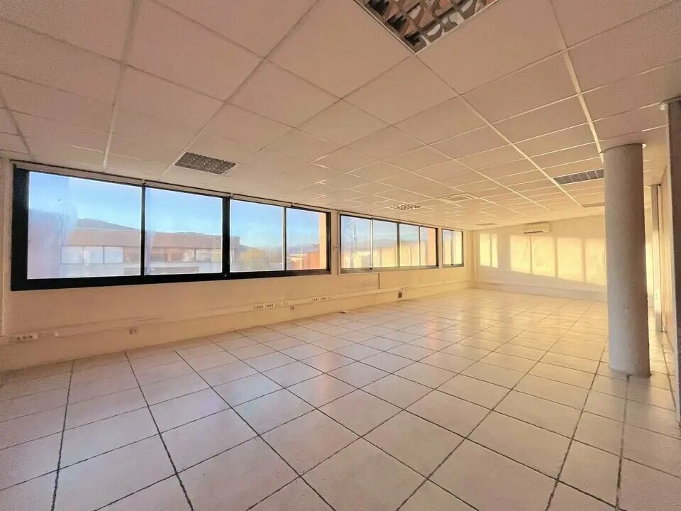 Office in CANNES-LA-BOCCA for sale Interior Photo- Image 1 of 9