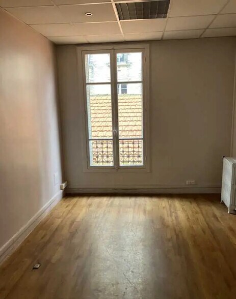 Office in Paris for lease - Interior Photo - Image 2 of 5