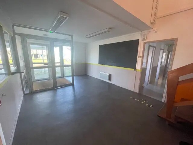 Office in Morlaix for lease Building Photo- Image 1 of 7