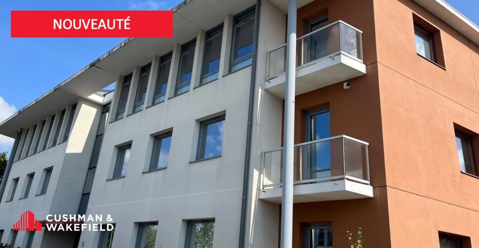 Office in Pacé for lease Building Photo- Image 1 of 10