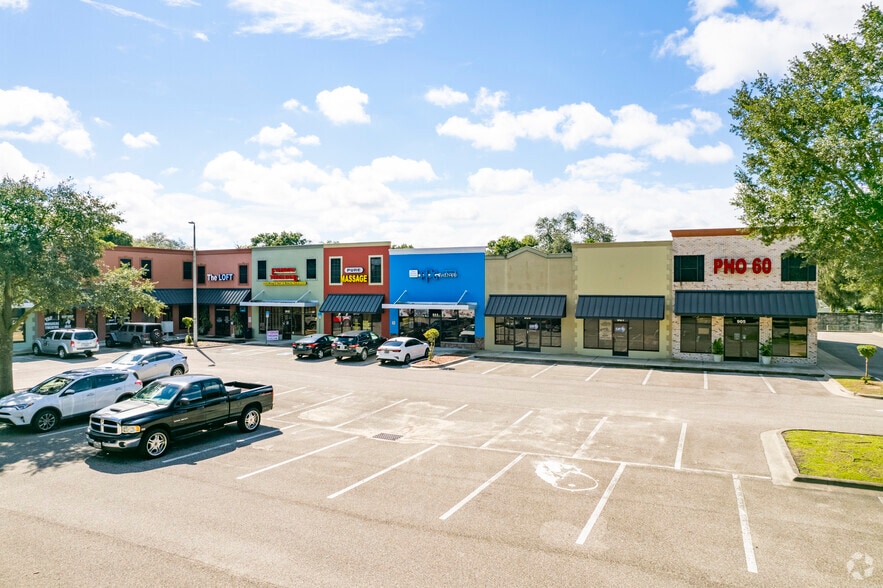 905-959 E Brandon Blvd, Brandon, FL for lease - Building Photo - Image 2 of 8