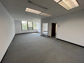 35 E Grassy Sprain Rd, Yonkers, NY for lease Interior Photo- Image 1 of 2