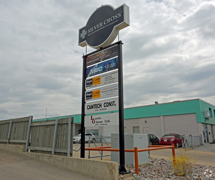 3731-3745 98th St NW, Edmonton, AB for lease - Building Photo - Image 3 of 13