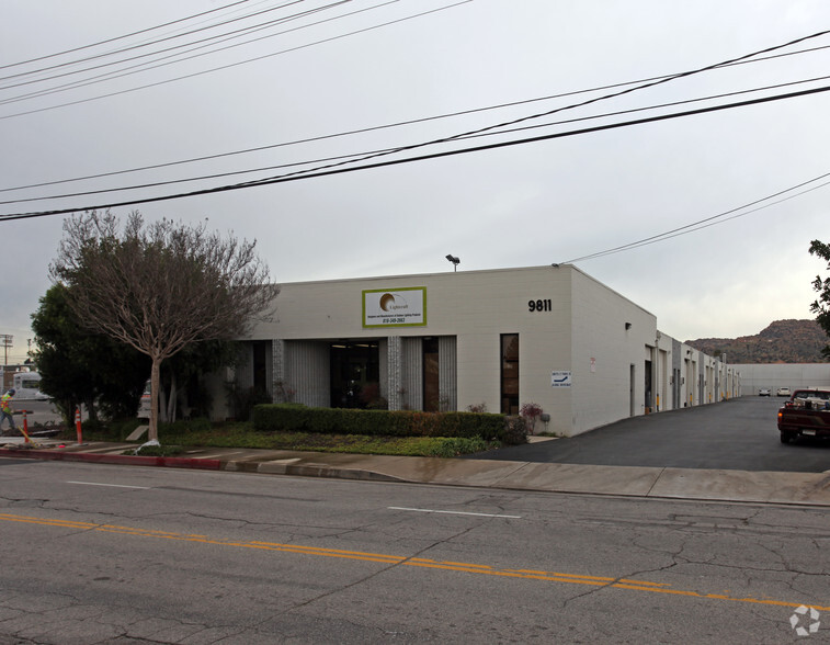 9811 Owensmouth Ave, Chatsworth, CA for lease - Primary Photo - Image 1 of 1