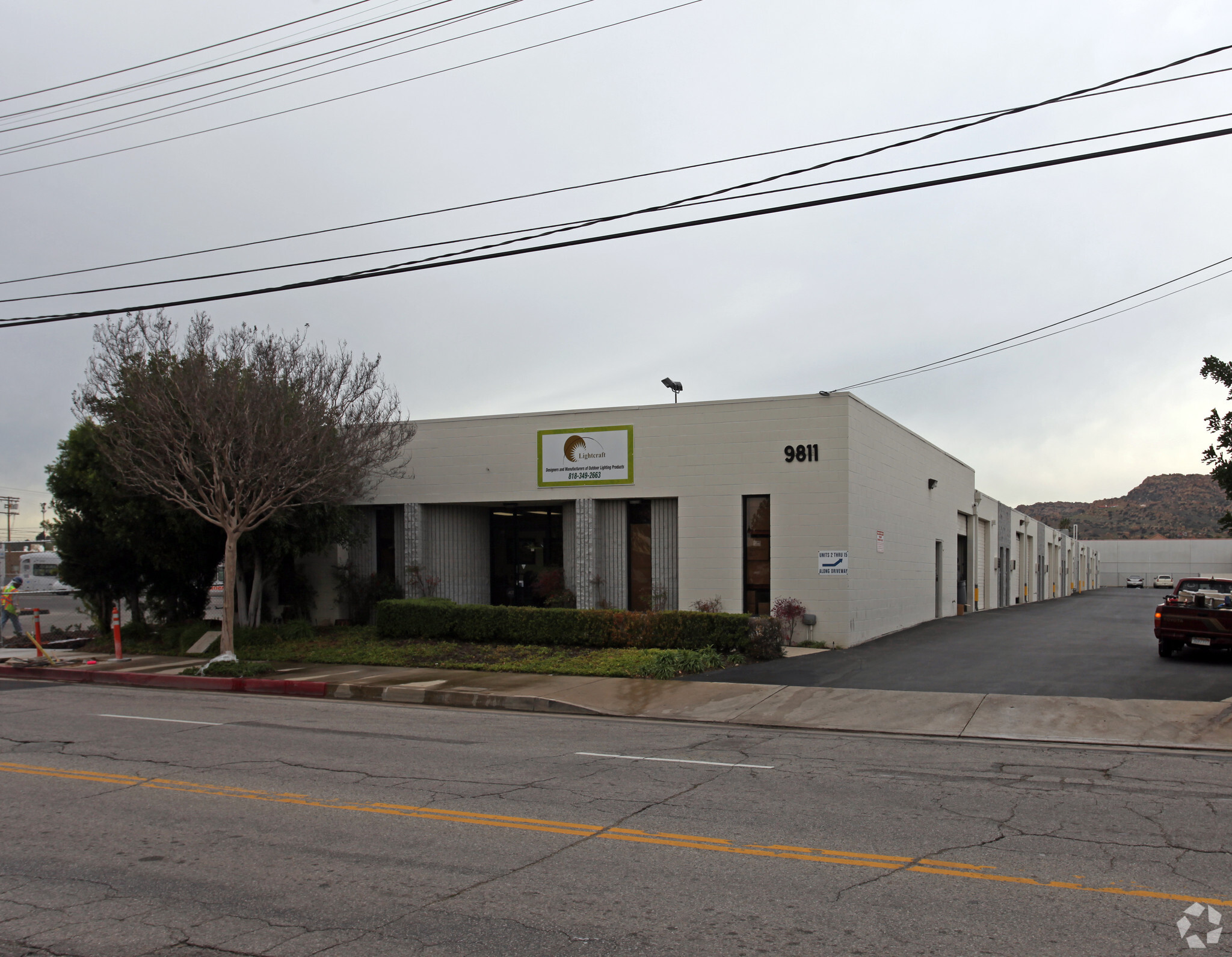 9811 Owensmouth Ave, Chatsworth, CA for lease Primary Photo- Image 1 of 2