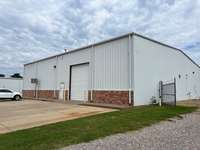 7428 Melrose Ln, Oklahoma City, OK for lease - Building Photo - Image 2 of 9