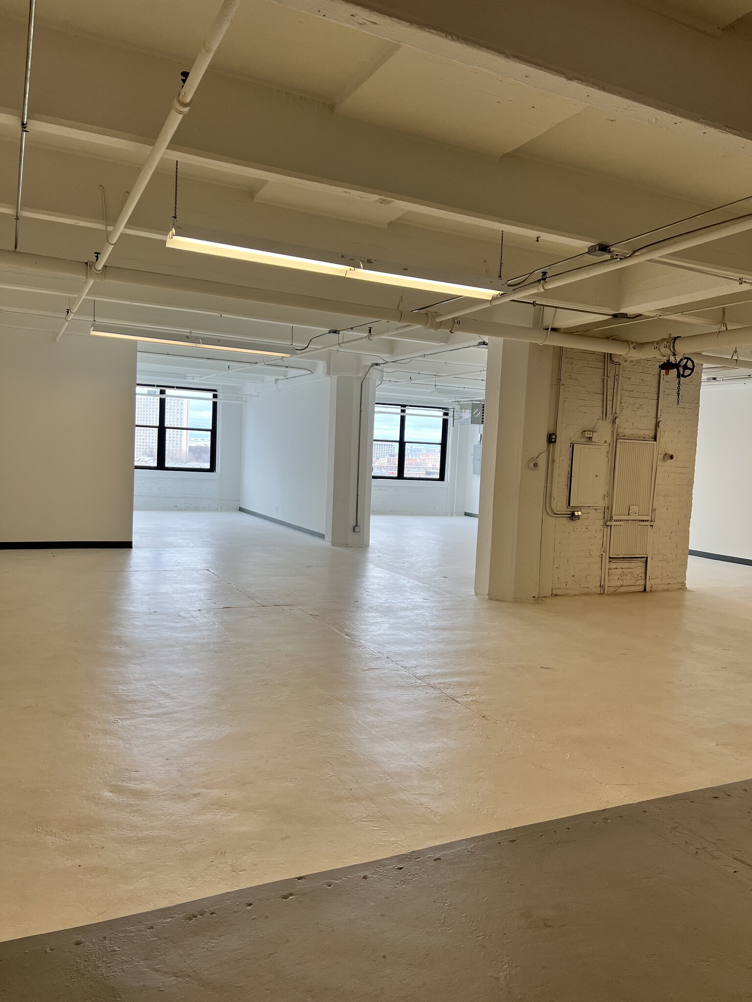 329 W 18th St, Chicago, IL 60616 - River Place | LoopNet