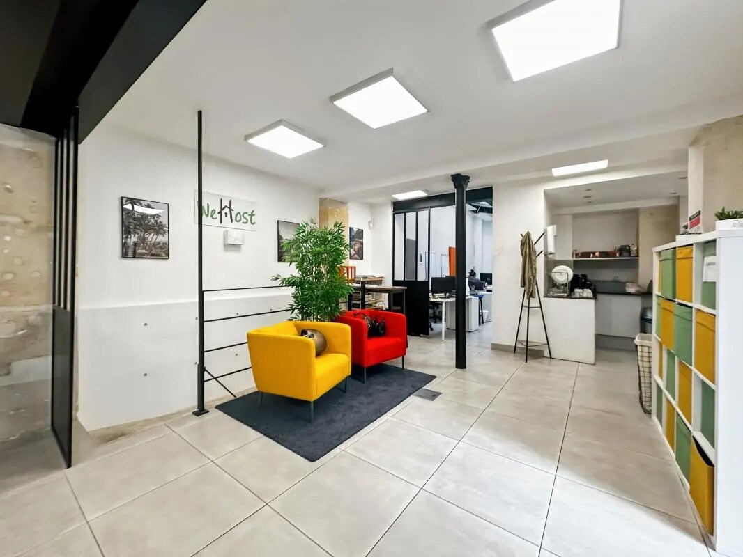 Office in Paris for lease Building Photo- Image 1 of 10