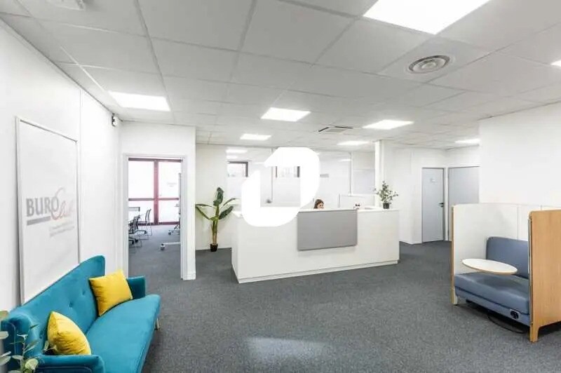 99 Rue Pereire, Saint-Germain-en-Laye for lease Interior Photo- Image 1 of 6