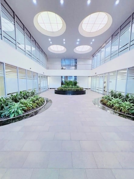 13100 Northwest Fwy, Houston, TX for lease - Building Photo - Image 2 of 14