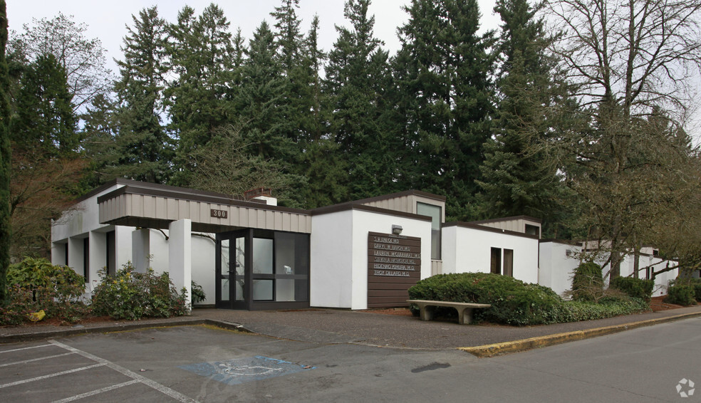 16463 Lower Boones Ferry Rd, Lake Oswego, OR for lease - Building Photo - Image 3 of 10