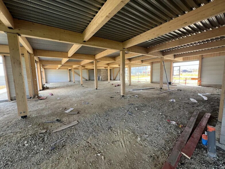 Retail in Louvres for lease - Construction Photo - Image 3 of 5