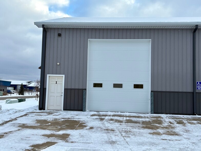 1461 Industry Dr, Traverse City, MI for lease - Building Photo - Image 3 of 8