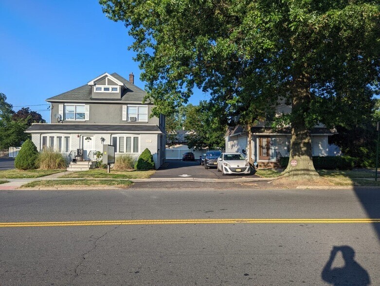 2105 Park Ave, South Plainfield, NJ 07080