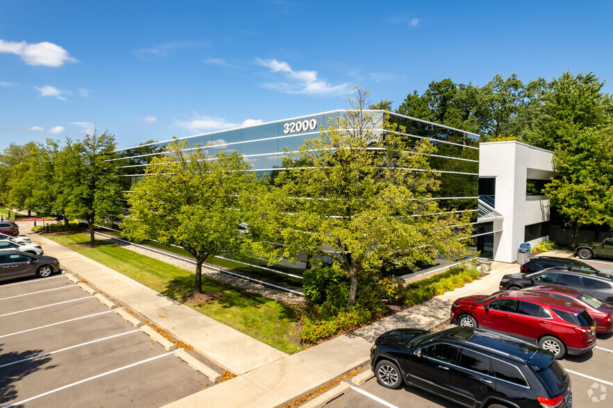 32000 Northwestern Hwy, Farmington Hills, MI 48334 - Spectrum Office ...