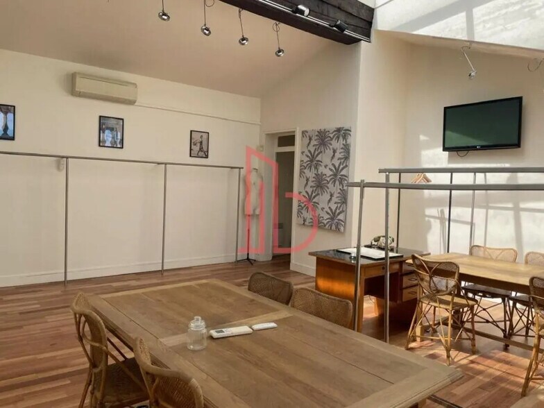 Office in Bordeaux for lease - Interior Photo - Image 3 of 9