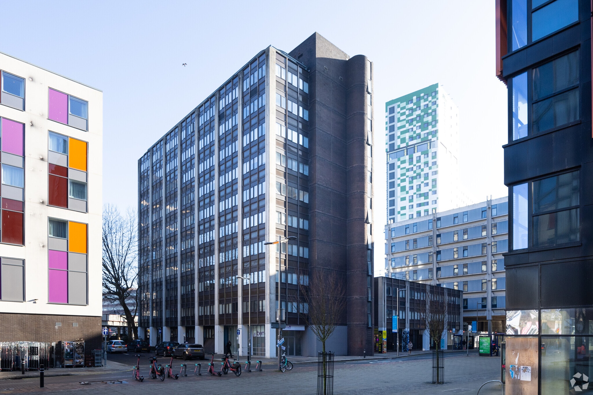 Isambard Brunel Rd, Portsmouth for sale Primary Photo- Image 1 of 1