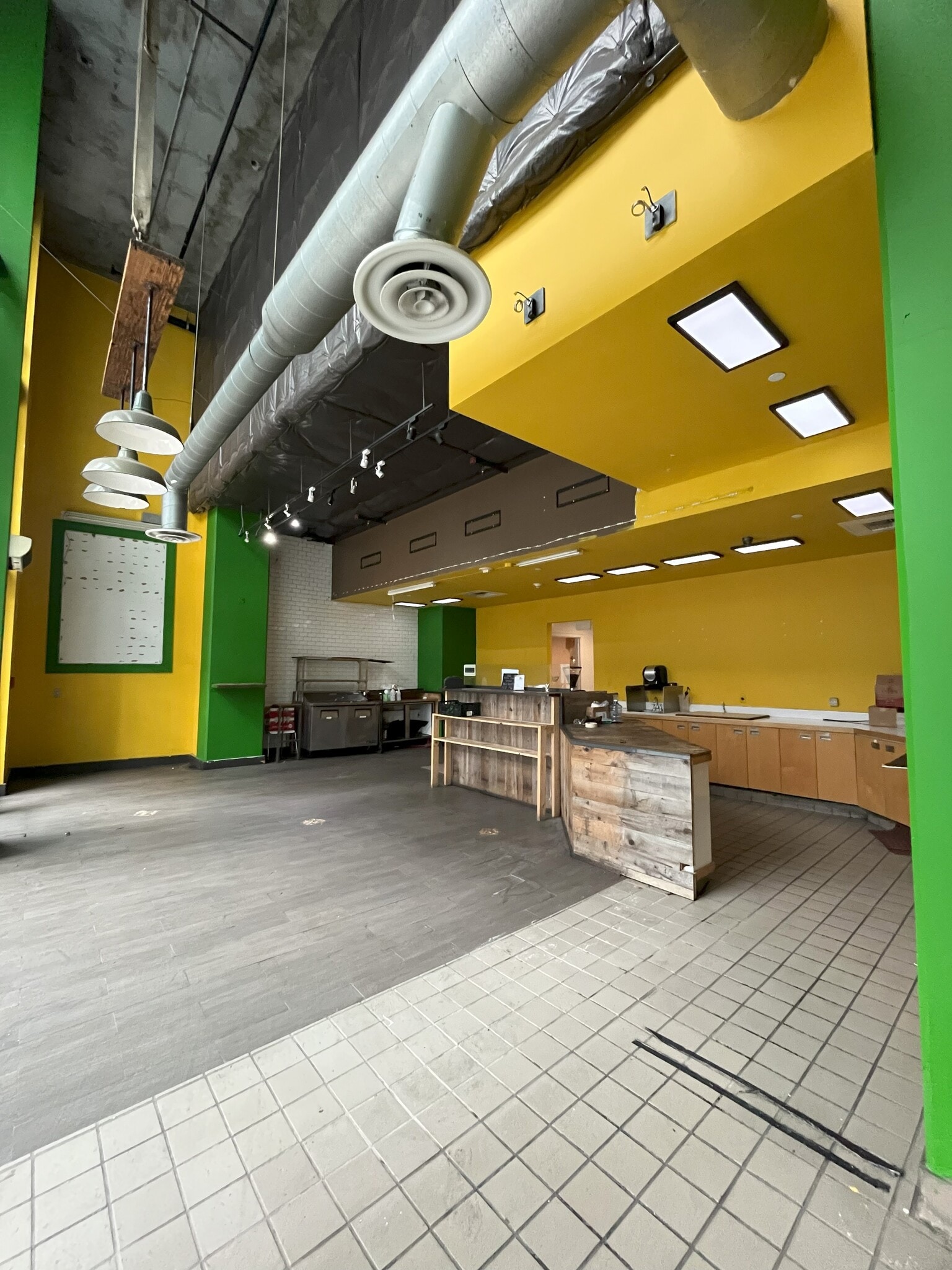 1100 S Hope St, Los Angeles, CA for lease Interior Photo- Image 1 of 6