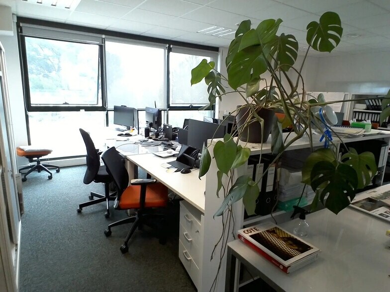 375 Avenue Du Mistral, La Ciotat for sale - Interior Photo - Image 3 of 5