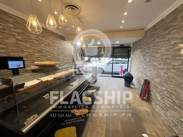 Retail in SAINT-HILAIRE for lease - Building Photo - Image 1 of 8