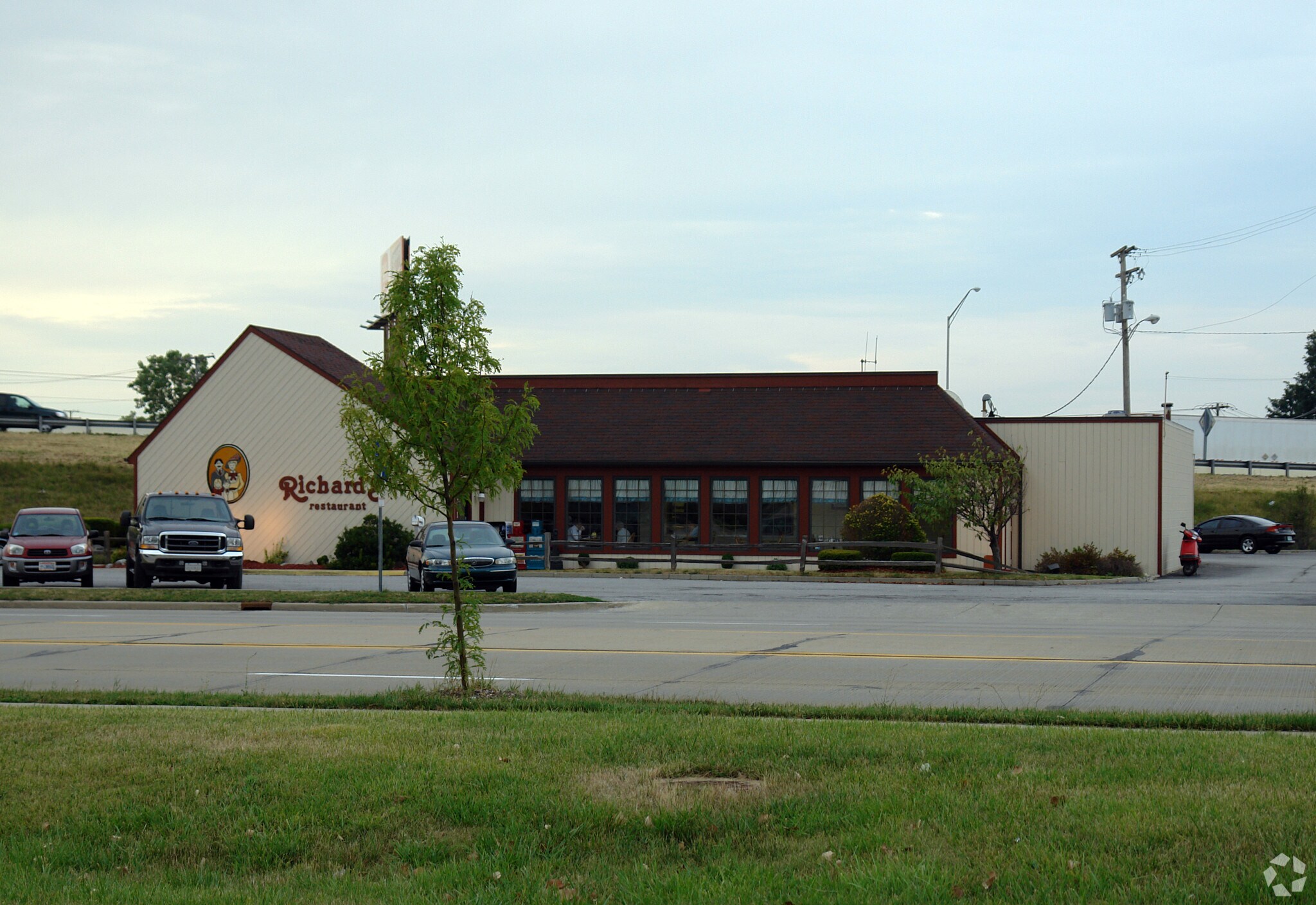 717 W Washington Center Rd, Fort Wayne, IN for sale Primary Photo- Image 1 of 1