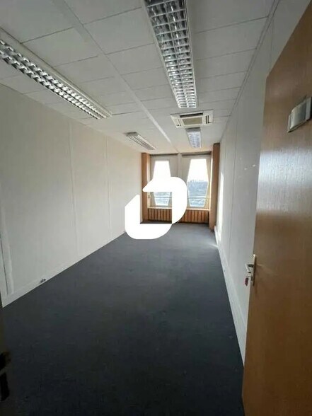 Office in Thiais for lease - Interior Photo - Image 3 of 9