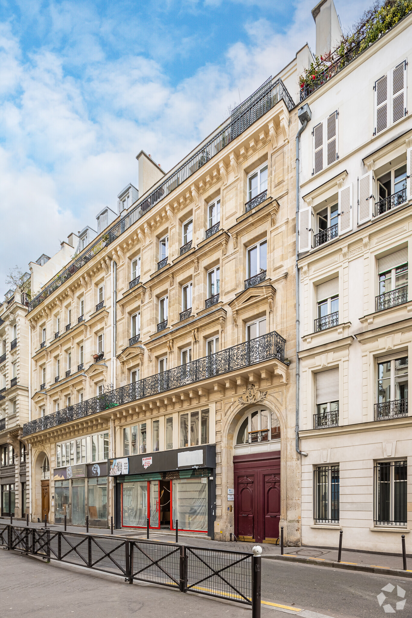 Office in Paris for lease Primary Photo- Image 1 of 3