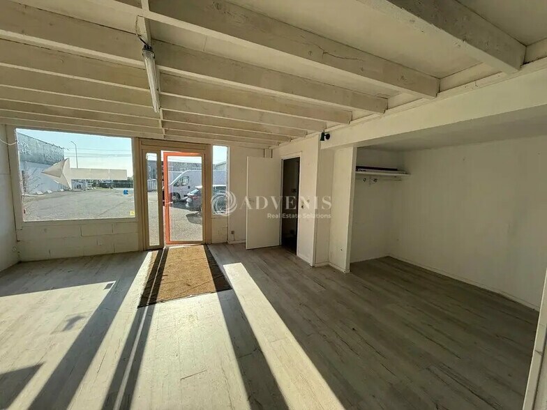 Flex in Saint-Jean-le-Blanc for lease - Building Photo - Image 1 of 10