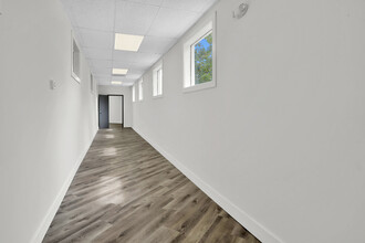 1557 NE 164th St, North Miami Beach, FL for lease Interior Photo- Image 1 of 24