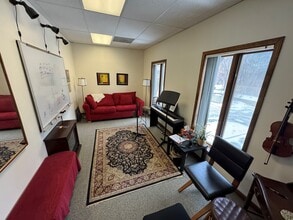 386 Pennsylvania Ave, Glen Ellyn, IL for lease Interior Photo- Image 2 of 7