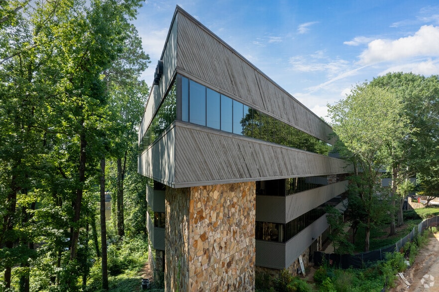 2400 Lake Park Dr SE, Smyrna, GA for lease - Building Photo - Image 3 of 9