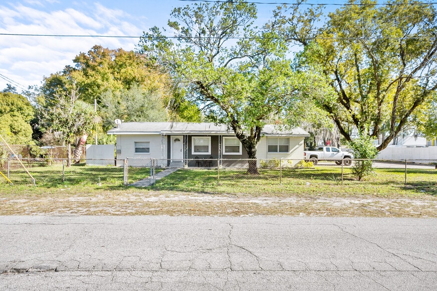 7 UNIT PORTFOLIO portfolio of 2 properties for sale on LoopNet.com - Primary Photo - Image 1 of 42